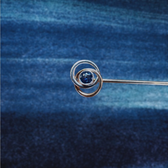 Jewelry - Vintage 14K White and Yellow Gold Sapphire Pin